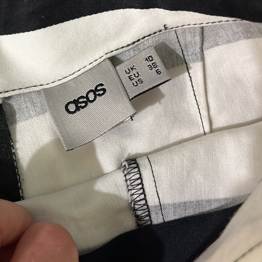 ASOS Shorts - Picture 2 of 3